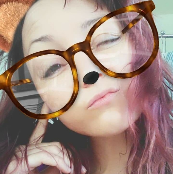 Meet your Posher, Bee 🐝 - Picture 5 of 7